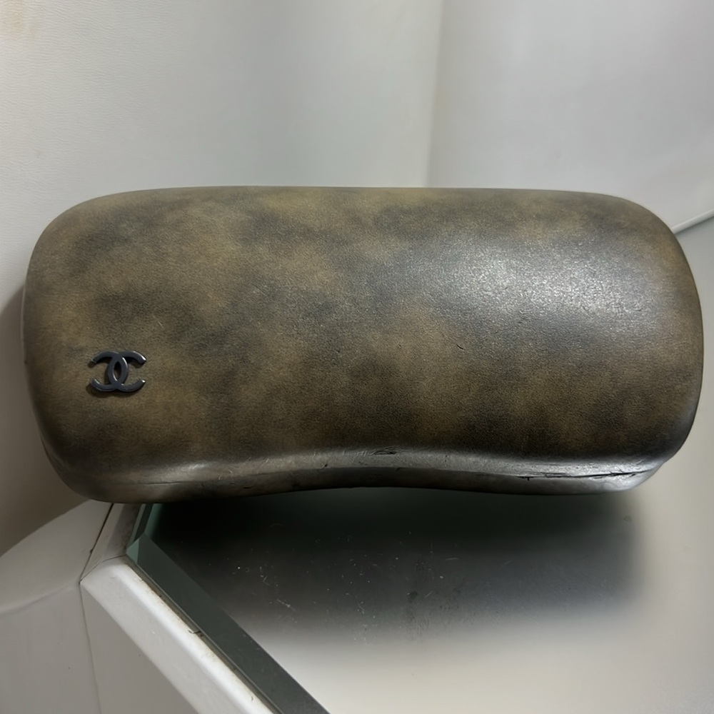 Leather Chanel Large Sunglass Case in Pewter , Beautiful